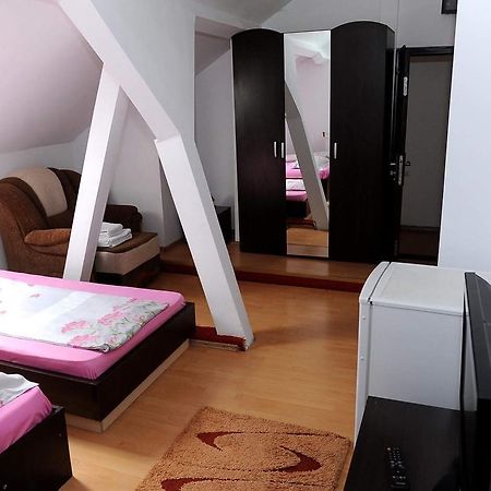 Pensiunea Rubin Ranca Buitenkant foto