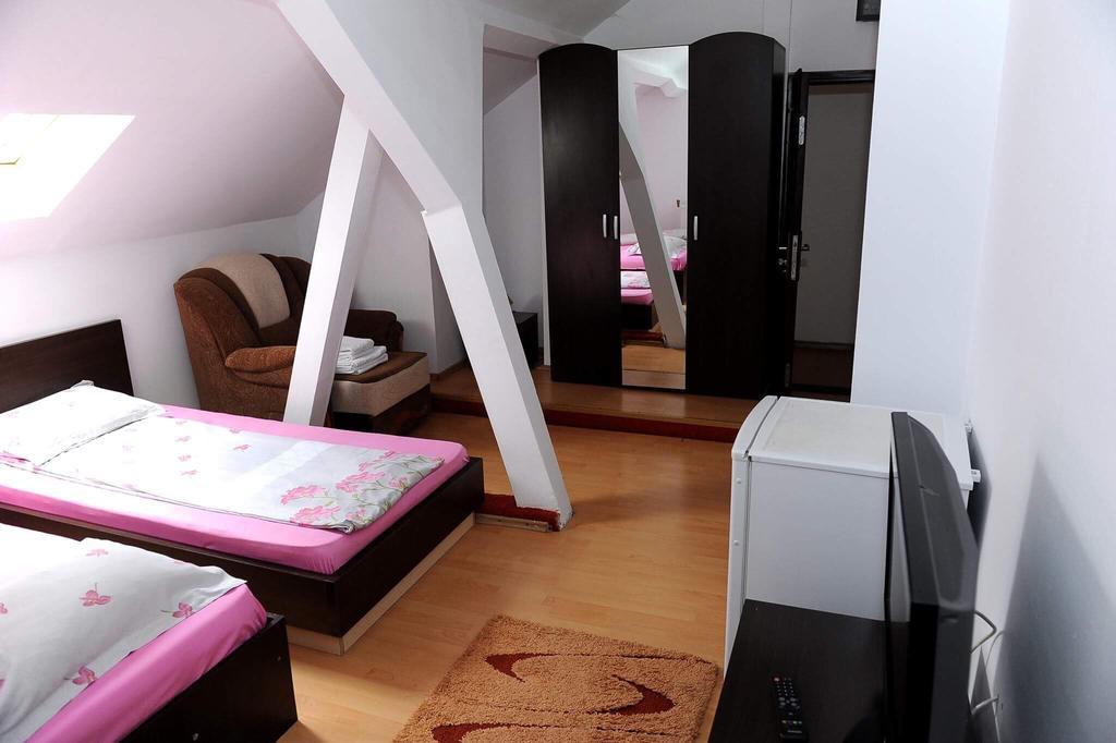 Pensiunea Rubin Ranca Buitenkant foto